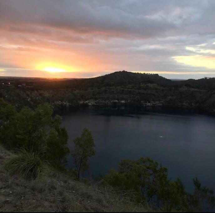 Cornelias Cottage Mount Gambier Central Екстер'єр фото